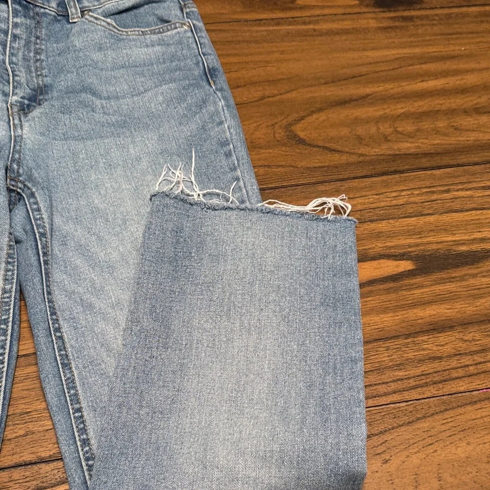 Harper‎ Light Blue Straight Leg Jeans with Frayed Hem Sz 28